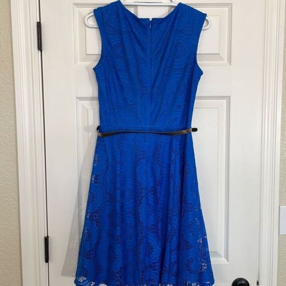 Sleeveless Blue Lined Dress 
London Style Collection 
Size 10 W/ Belt
Like New